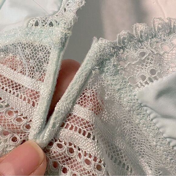 Garage NUE seamless lace triangle Bralette light blue deep V large - Picture 3 of 8